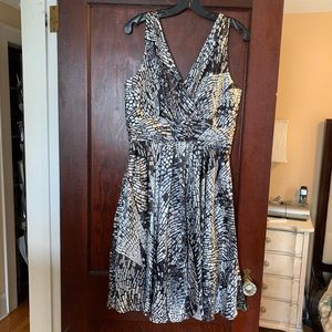 White House Black Market V Front/Back Dress Sz 12